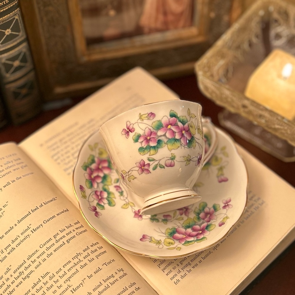 Royal Albert Tea Cup and Saucer Bone China Sweet Violet Vintage Collectible